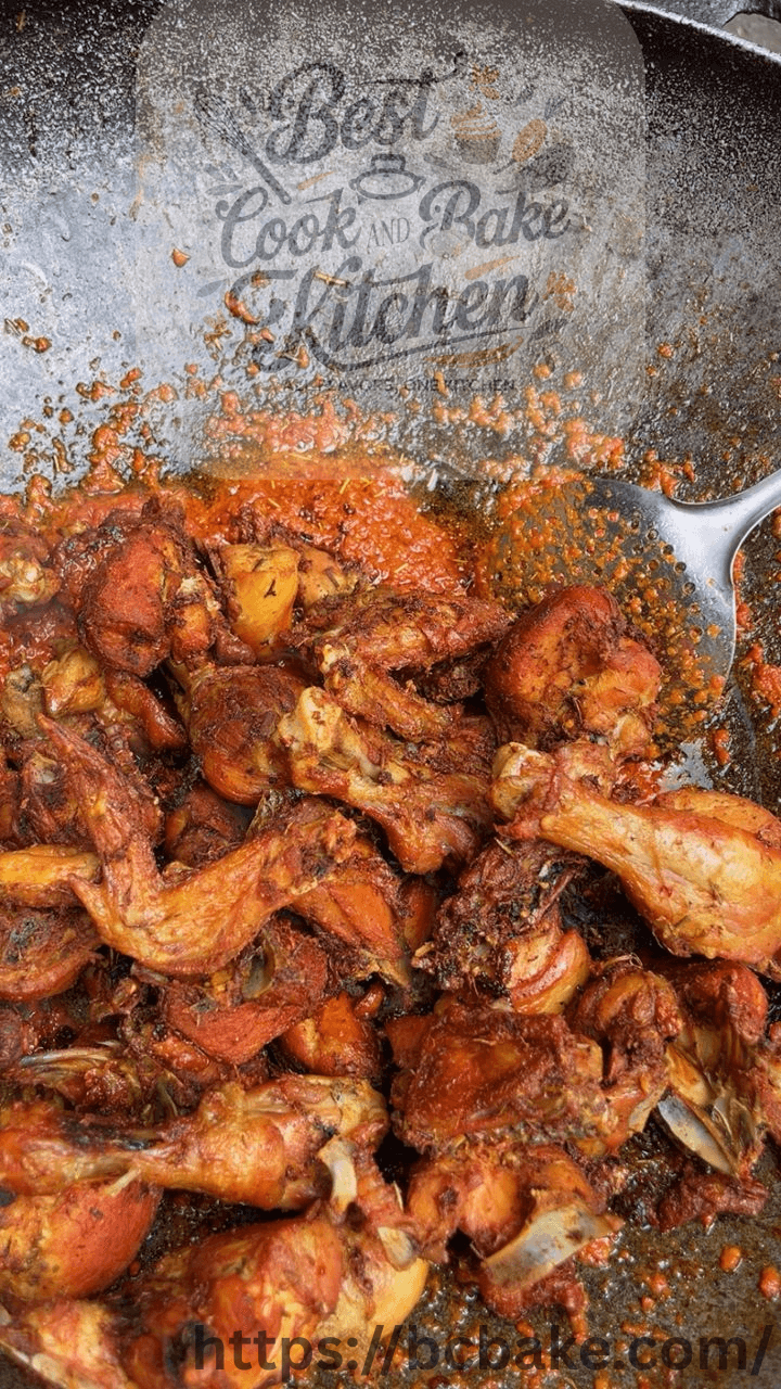 Peppered chicken recipe - Adding fried chicken to the pepper sauce.