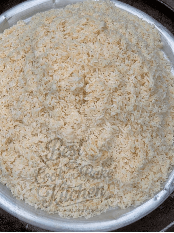 Cooked white rice in a bowl.